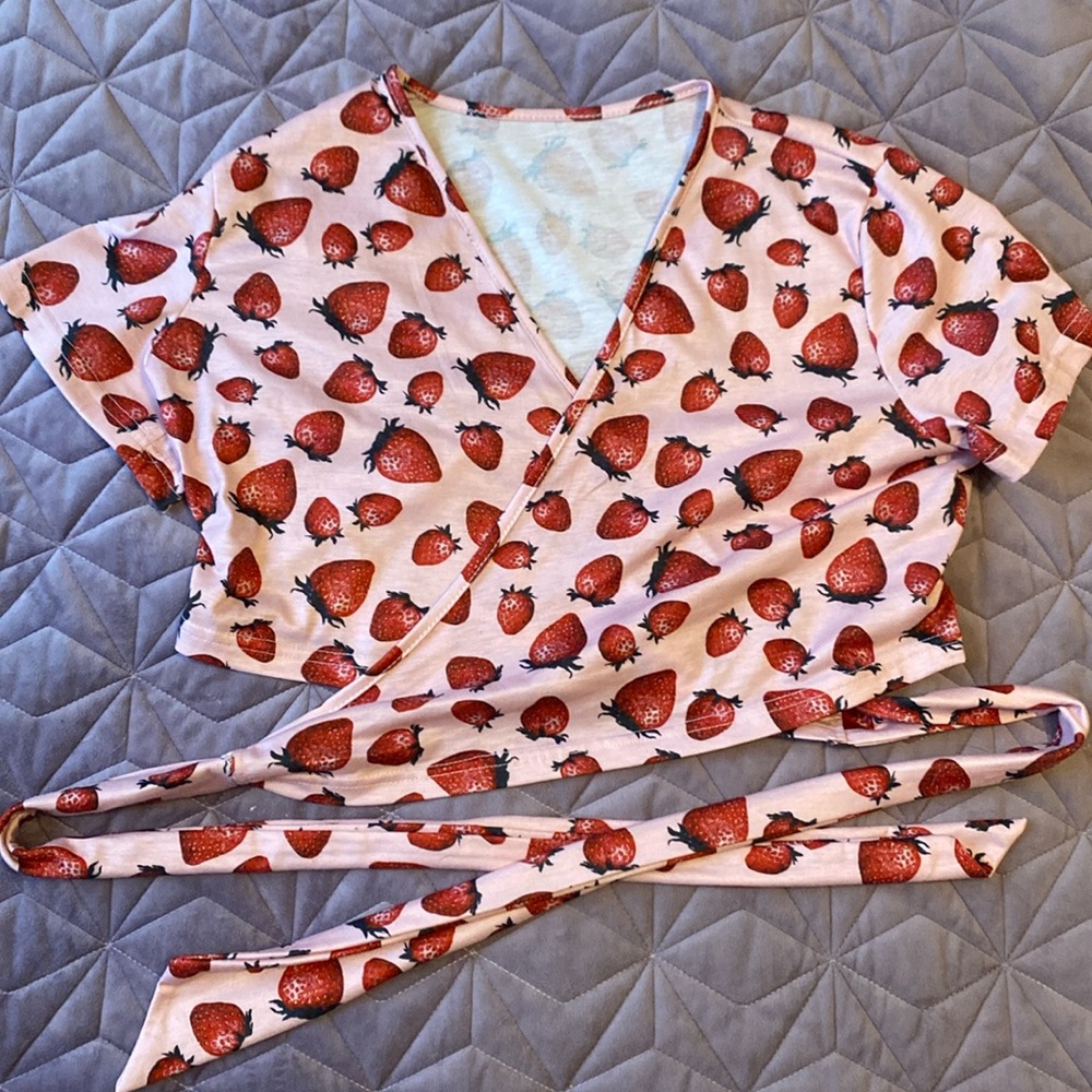 SHEIN cropped wrap strawberry print top, size 0XL